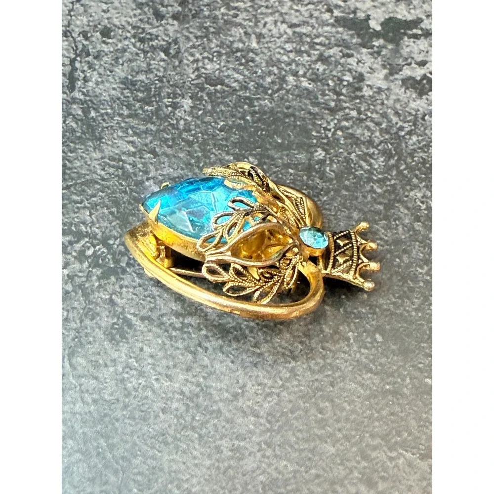 Coro vintage brooch